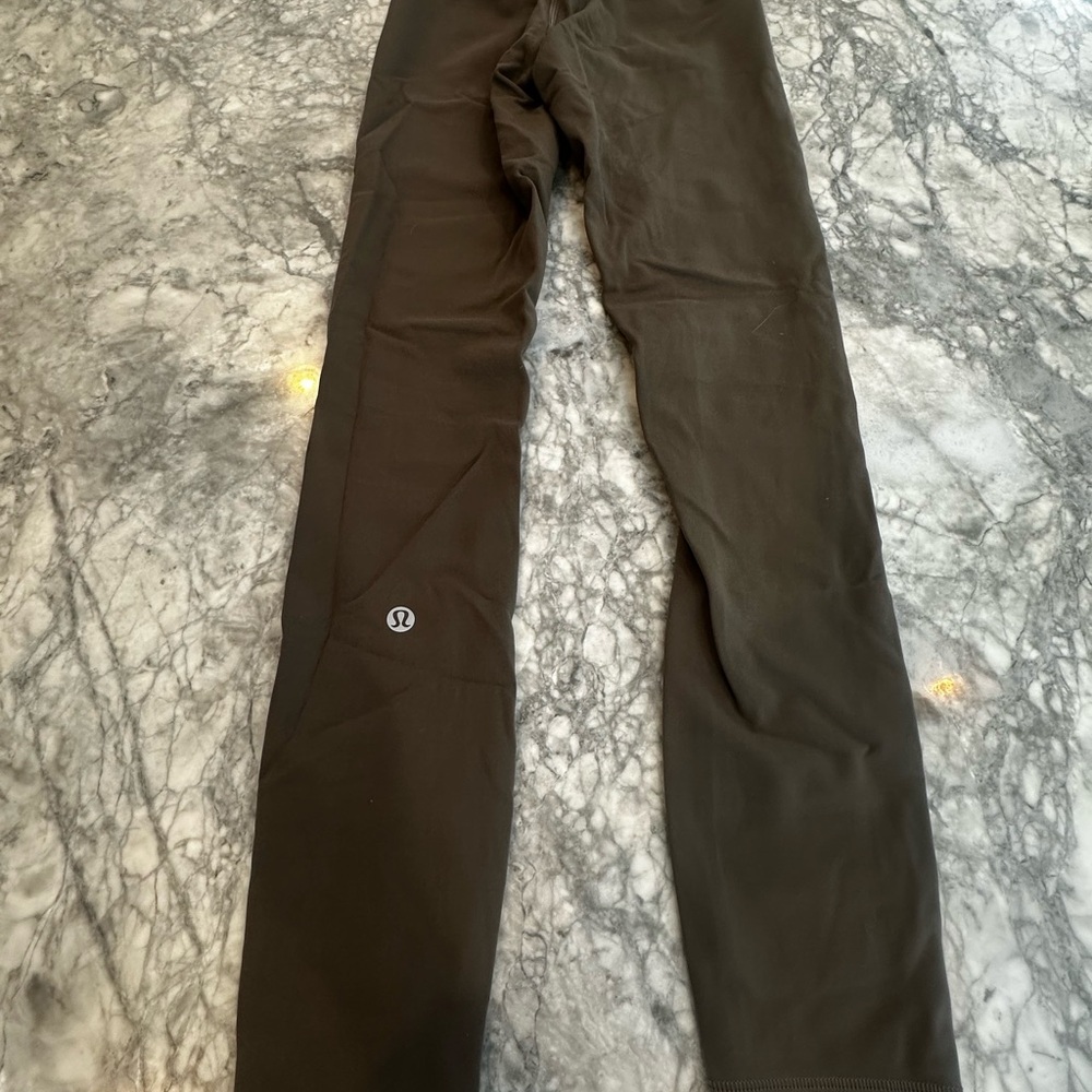 Stylish light green Lululemon Leggings - Picture 2 of 2